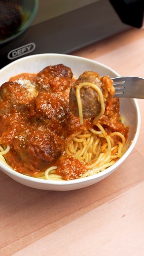 3.5K views · 50 reactions | Introducing the Defy Air Fry Microwave, your all-in-one kitchen solution for heating, air frying, grilling, baking, and cooking! Craft healthy, restaurant-grade dishes with up to 90% less oil, all while conserving valuable counter space. See more: https://www.defy.co.za/products/microwaves/microwaves-standard-dmo-500 #ArtOfLiving #DefySA #TheArtOfCooking | Defy | Facebook