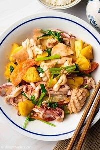 Vietnamese Stir-fried Squid (Mực Xào)