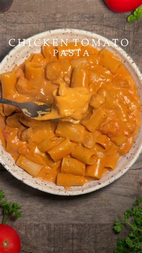 Creamy Chicken Rigatoni with Tomato Sauce Recipe