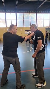 44K views · 707 reactions | 27_Self defense techniques #disarm #disarming #selfdéfense #selfdefense #selfdefenseplug #selfdefensetraining #martial_art #martial_arts #martialarts #martialart #martialartist #martialartslife | Self Defense Tips | Facebook