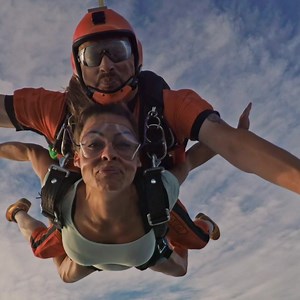 NOUVEAU !! 🥳 CAP OU PAS CAP? Chez Wonderbox, on a imaginé cette gamme de coffrets cadeaux renversante, pour vous donner l’occasion et l’envie de repousser vos limites (ou pas 😀) ! Jusqu’où êtes-vous prêt(e) à aller ? Serez-vous CAPable de délaisser votre train-train CAPitonné pour un moment totalement déCAPant ou au contraire, choisirez-vous de vivre une expérience plus relax ? Nuit dans une cabane perchée ou dans un château ? Saut à l’élastique ou massage relaxant ? Tours de circuit en Ferrar