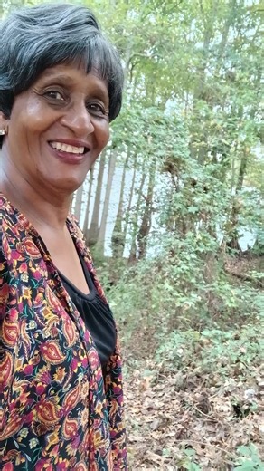 It's a beautiful day today, perfect for meditation with scripture 1: John 2: 15-16 🙏 | Linda Davis