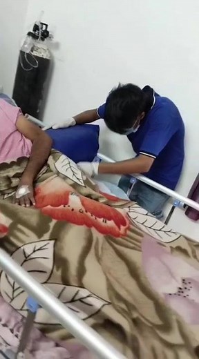 critical care patients bed side positioning 2 nd hrly to avoid bed sores #curerehab