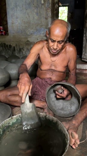90-Year-Old Grandpa Making Clay Pots | Incredible Traditional Pottery 😱