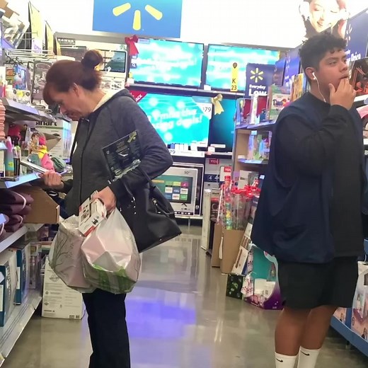 Make me tiktok famous off these videos😂☝️🙏 #fyp #fypchchallenge #foryourpage #viral #prank #prankwars #4upage #hilarious #charliedamelio #famous #oc