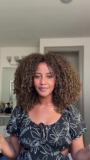 Switch up your summer hair with @Curlsmith Hair Makeup! 🌈✨ Vibrant color, no stains, washes out easily, and keeps your curls healthy! Get 3 for 2 now! #Curlsmith #SummerHair #HairMakeup