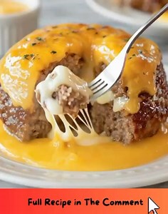 32K views · 132 reactions | Cheeseburger Lava Cake (Molten Cheese Bomb) Perfectly seasoned beef shaped into little “cakes” and stuffed with gooey cheddar that oozes out like lava when sliced—an irresistible comfort food twist. Yield: 4 servings | Temp: 375°F (190°C) | Time: 30–35 min 4 Must-Have Ingredients 1 lb (450 g) ground beef 1 cup shredded cheddar + 4 cheese cubes (melty center) 1 egg (to bind) …  Full recipe in the first comment! | Magic House Recipes | Facebook