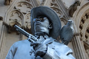 Living statues: The challenge of stillness