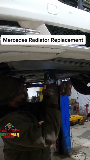 Replacing the radiator on a Mercedes S550, its a little challenging but you can do it. #s550 #mercedes