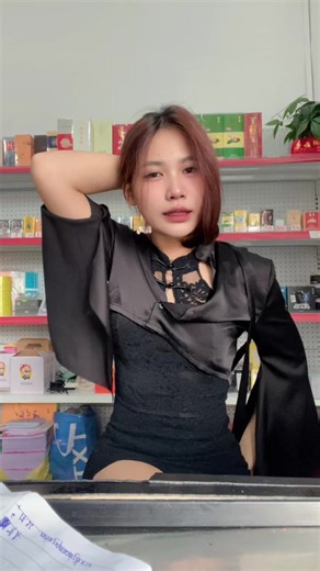 វីដេអូ​របស់ Song Tong (@song.tong0) ជាមួយ I Think I Like You Better When You’re Gone - Reneé Rapp