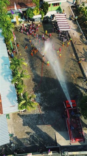 Mts hidayatul muta'allimin bugoharjo on Instagram: "Waktu seakan bergerak lambat (0.8 second) Melihat menari dalam guyuran 🙌🙌 #bugoharjo #pramukaupdate"