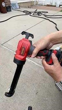 Operating Vevor power caulking gun