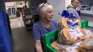 81-year-old volunteers every week at food bank to help community: 'I need to do something'