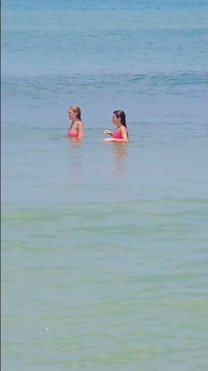 ❤️ South Beach Miami ☀️ Beautiful Girls Playing in the Waves 🌊 #shorts #southbeach #beachvlog