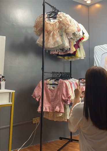 Challenges in Teasing for Fashion: How to Create Compelling Teasers for Trendy Apparel