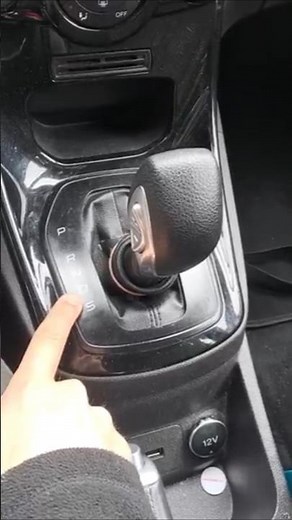 Comment démarrer une voiture avec une boite automatique ?