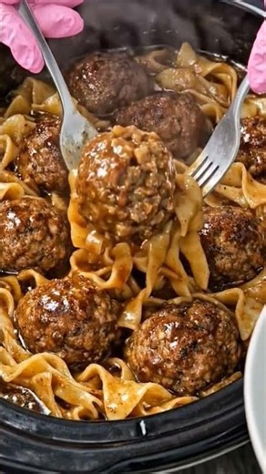🍝 Slow Cooker Meatballs & Egg Noodles Recipe | Easy Comfort Food Dinner | Family Favorite Meal#tasty