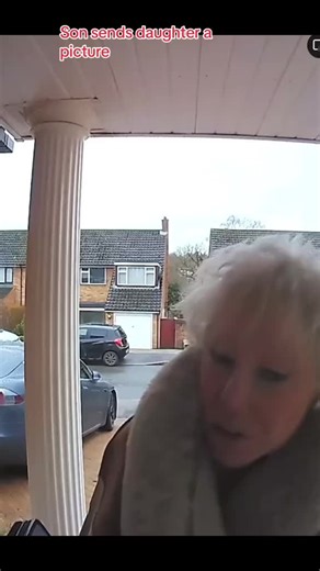 Captivating Smartphone Reactions: Pictures and Conversations