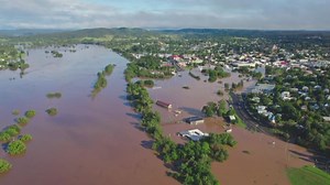 Three people killed in flooding, evacuations in Gympie as BOM issues major severe weather warnings for south-east Queensland