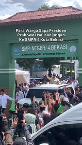 Para warga terlihat antusias sapa Presiden Prabowo usai kunjungan program Smartboard di SMPN 4 Kota Bekasi. #infobekasico | Media Info Bekasi