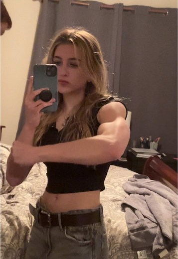 Muscle Mommy: Empowering Fitness Women on GymTok