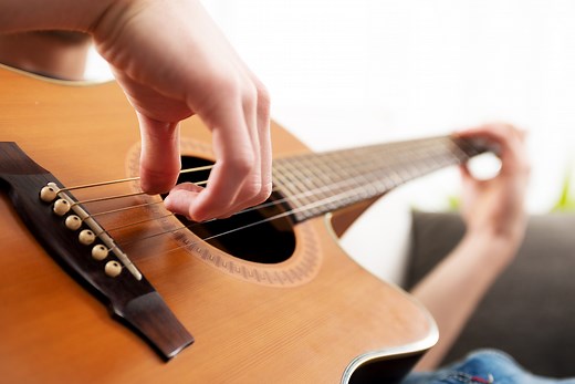 7 Best Fingerstyle/Fingerpicking Acoustic Guitar Strings - Range of Sounds