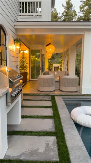 April McCook-Macango • Lifestyle Creator • From Widow to Wife on Instagram