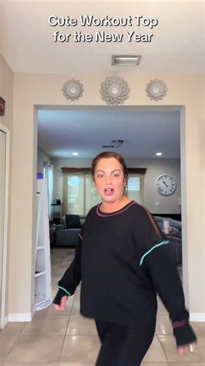 This open-back workout top from @popvilshop is THAT girl 💪✨ Lightweight, breathable, and perfect for the gym or runs. The loose fit thumb holes = comfy & flattering. Obsessed 🔥. Left the link below. #GymOutfit #WorkoutTop #OpenBackTop #Activewear #GymTok