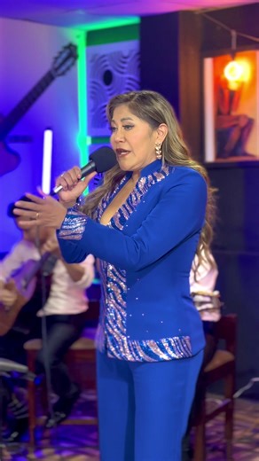 SAN VIERNES… SALUD SOBRIN@S!!! 🥂🥃👏🏼 Especial EN VIVO Ya disponible en YouTube @JRU TV 🔴 #mariadelosangeles #latiadelecuador #midelito #musicaecuatoriana #ecuador