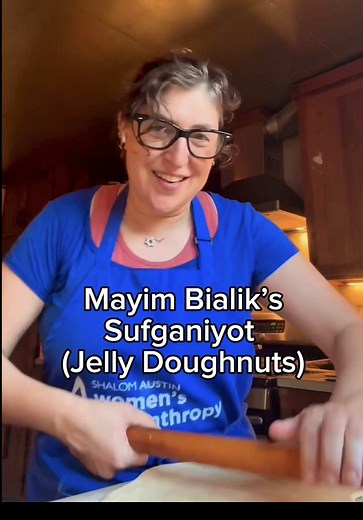I’m making Sufganiyot (Jelly Doughnuts) 👩🏼‍🍳 The recipe link is below or in my bio! ✨ https://www.peta.org/living/food/special-holiday-recipe-actor-mayim-bialik/