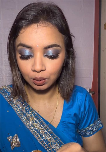 Stunning Blue Look: A Colour Mixing Trend