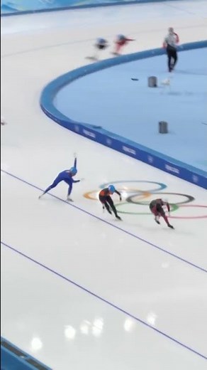 Schouten sprints to gold in last lap of speed skating mass start