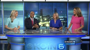 《新聞直播畫面驚見UFO飛出，這再真實不過了吧！》 'Couldn't have been more real' UFO spotted live on air during news broadcast 隸屬於美國哥倫比亞廣播公司的奧勒岡州波特蘭市（Portland, Oregon）KOIN 6電視台近日在YouTube上傳了一段影片，標題『奇異的光體』，影片顯示，在電視台的晨間新聞直播期間，鏡頭竟意外拍到了一個不明的飛行體。 影片：https://www.youtube.com/watch?v=-GoHuzelByQ&feature=youtu.be 在影片中，您可以看到幾個主持人在畫面上討論當天發生的新聞，主播肯·博迪（Ken Boddie）為當天的天氣和交通報告所困擾。但在交談中，他們沒注意到在背後的電視牆螢幕卻出現了令人難以置信的事情。 這種在電視台的現場意外捕捉到的不明光體影像，似乎已經發生了許多次。 從這段影片中，它們看起來似乎是兩具UFO突然從早晨未完全亮的天空中竄出，接著改變方向轉了一個大彎向上飛，然後消失或飛出螢幕，不似隕石或火流星等物體的飛行軌跡，沒有人可以確定這