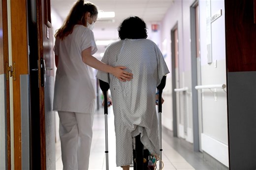 Une « tournée des métiers du soin » en Bourgogne Franche-Comté pour valoriser le métier d’aide-soignant