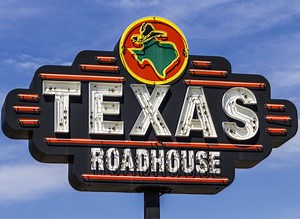 9 Secrets Texas Roadhouse Employees Don’t Want You to Know