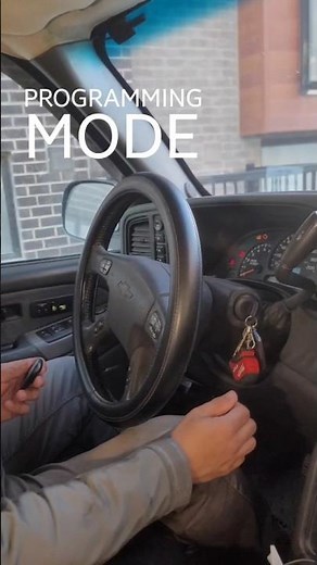 How To Program a Silverado/Sierra Key Fob in under 60 Seconds 🔑⚡99'-06'