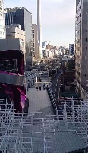 【まるでジオラマ!JR山手線すれ違い】JR渋谷駅新南口「さくらステージとの繋がり」JR東日本 渋谷散策 渋谷駅南口スカイウォーク 渋谷観光 東京都渋谷区