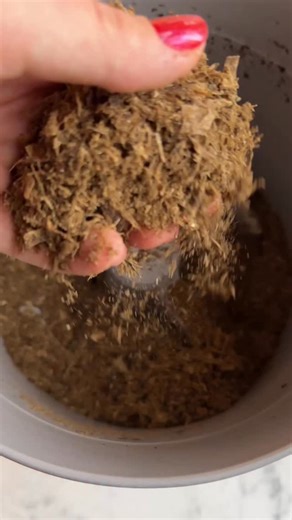 The @getlomi is the world’s first kitchen trash robot, and it has been a GAME CHANGER for our family! Bill and I are loving it, and the kids love getting involved, and learning how our food scraps can be used to feed our plants and grass outside instead of going in the garbage can. They love helping put food scraps in the Lomi, watching the Lomi process the food, and checking to see if it’s ready to feed our plants outside! It’s been such a great learning opportunity for the kids, allowing us to