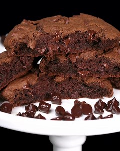 884K views · 2.2K reactions | THIS WEEK’S LINE-UP ✨ ​. September 7 - 12 • 樂 PEANUT BUTTER & JELLY� ​•  DARK DREAM • 蓼 SALT CARAMEL CHEESECAKE •  NUTELLA SEA SALT •  CHILLED SUGAR •  MILK CHOCOLATE CHIP . Order for takeout, curbside pick-up, delivery or nationwide shipping! .  www.crumbl.com/app . : @tellthebirds | Crumbl | Facebook