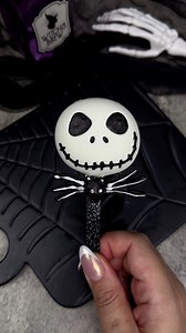 3.8M views · 98K reactions | Halloween Treats 驪 Jack Skelli marshmallow pops. #spookyszn #halloweenpartyideas #spookyseason #nightmarebeforechristmas #halloweenideas #halloweeninspo #spookydesserts #halloweentreats #spookyseason #halloween #halloweenpartyideas #spookytreats #SweetTreats #dessert #marshmallow #marshmallowpops #chocolatecoveredtreats #chocolatecoveredmarshmallows #dippedmarshmallows #jackskellington | beautyanddasweetz | Facebook