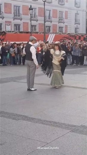 Street Artists traditional Dancer in Madrid Spain #shorts #dancing