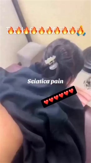 Sooraj on Instagram: "在日本，研究人员正利用智能人行道将日常活动转化为清洁能源⚡。这些道路内嵌特殊的压电材料，可以从行人的脚步中收集动能。当人们行走、奔跑或跳跃时，路面会轻微变形，从而产生机械压力。压电晶体将这种压力转化为电能🔋。这些能量可用于照亮路灯、为公共显示屏供电，甚至监测行人流量。 这种技术不仅减少了能源浪费，还展示了未来城市的无限可能🌏。在东京、京都等城市的试验区，人们的每一步都在为绿色地球贡献力量💚。 科技让生活更环保，也让每一个脚步更有意义✨ #日本 #科技 #创新 #可持续 #绿色能源 未来城市 环保 知识 事实 推荐 你知道吗 技术 实验 热门🌟日本利用压电瓷砖将脚步转化为电能日本利用压电瓷砖将脚步转化为电能"