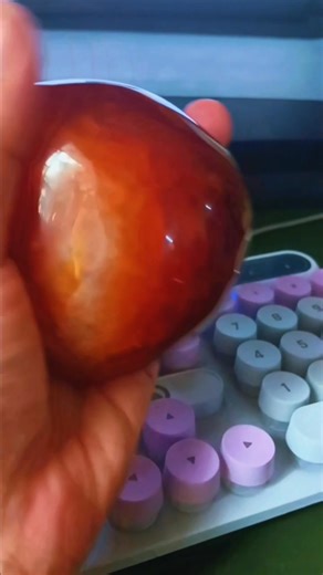 Big Carnelian Palm/ Tumble Stone Benefits: Carnelian benefits include boosting courage, confidence, and motivation, which helps in creativity and emotional healing. It is also associated with physical wellness, such as improving circulation and vitality. In ancient cultures, it was used for protection, with some traditions believing it could ward off negative energy and even help with physical ailments. #crystals #carnelianstone #checkmeoutbyyanna #followformore Disclaimer: No copyright infringe