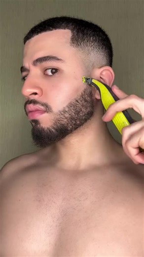 PRODUCT LINK IN BIO ! How to make a fake beard with makeup -