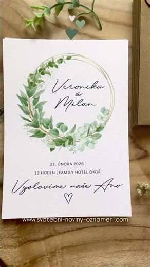 Svatební oznámení v transparentním přebalu.