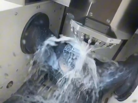 DMG高端数控机床开放展览，羡慕不来。	#cnc加工中心 #五轴加	工#五轴联动 #车铣复合