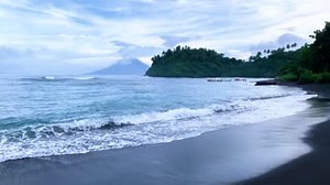 Countless families in Vanuatu are already feeling the harsh impacts of the climate crisis. But thanks to an exciting new initiative, we’re supporting communities to manage the impacts of #climatechange and build a sustainable future for years to come 🇻🇺🏝️❤️ The Vanuatu Community-based Climate Resilience Project, which was officially signed last week, will reach over half the island nation’s rural population and not only help safeguard their natural environment, but also improve food and incom