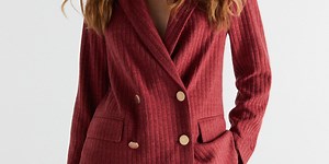 El traje de chaqueta de punto de Cortefiel es la clave en estilo y precio del otoño