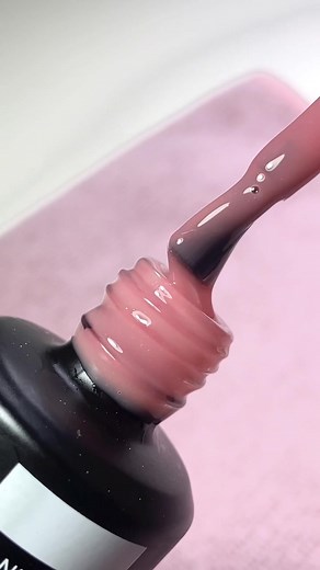 Cómo hacer una base rubber transparente para uñas