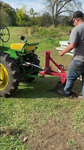 Hooking up one bottom plow to the John Deere model M